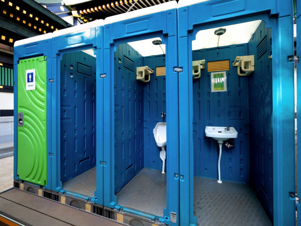 Best Portable bathroom rental  in Farmington, MN